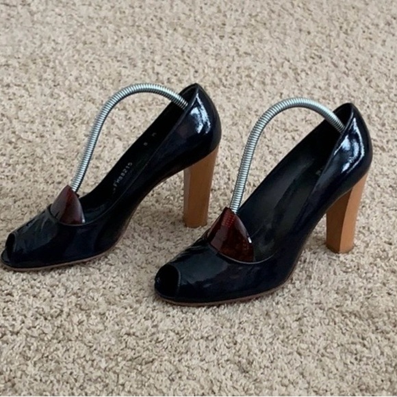 Stuart Weitzman Patent Leather Navy Peep Toe Wood Heel pump shoe EUC US 8 - Picture 1 of 15